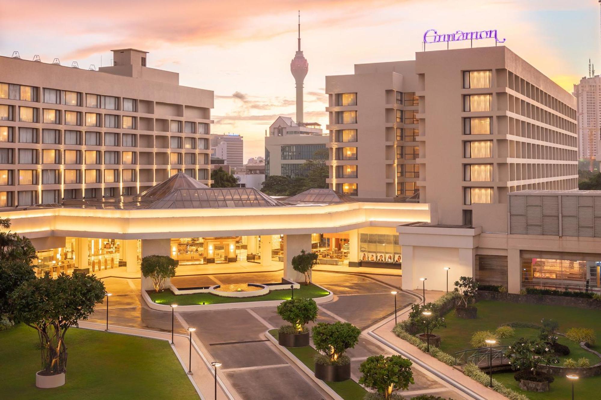 Cinnamon Grand Colombo Exterior foto The hotel in 2015