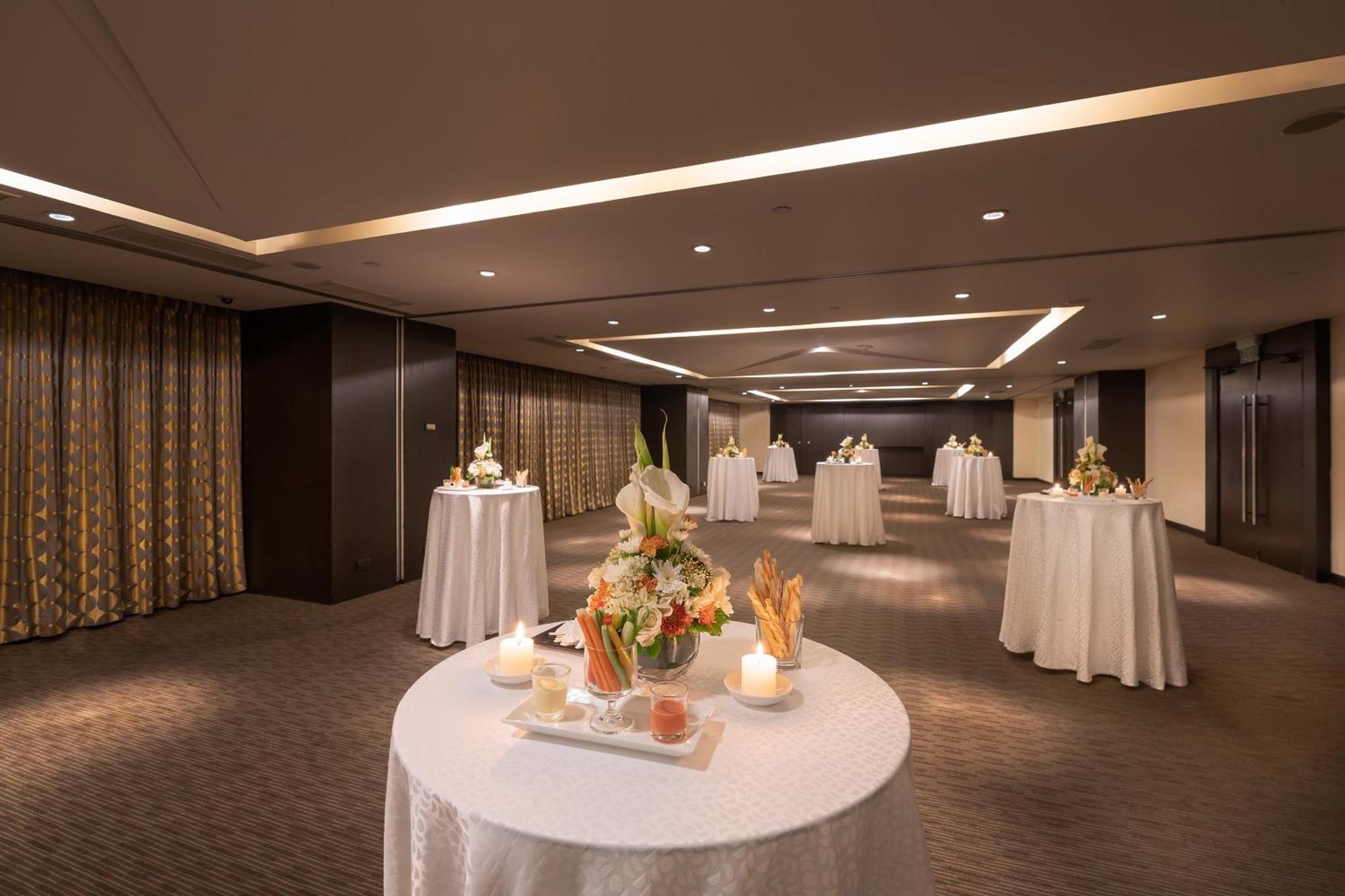 Cinnamon Grand Colombo Exterior foto The Westin Mumbai
