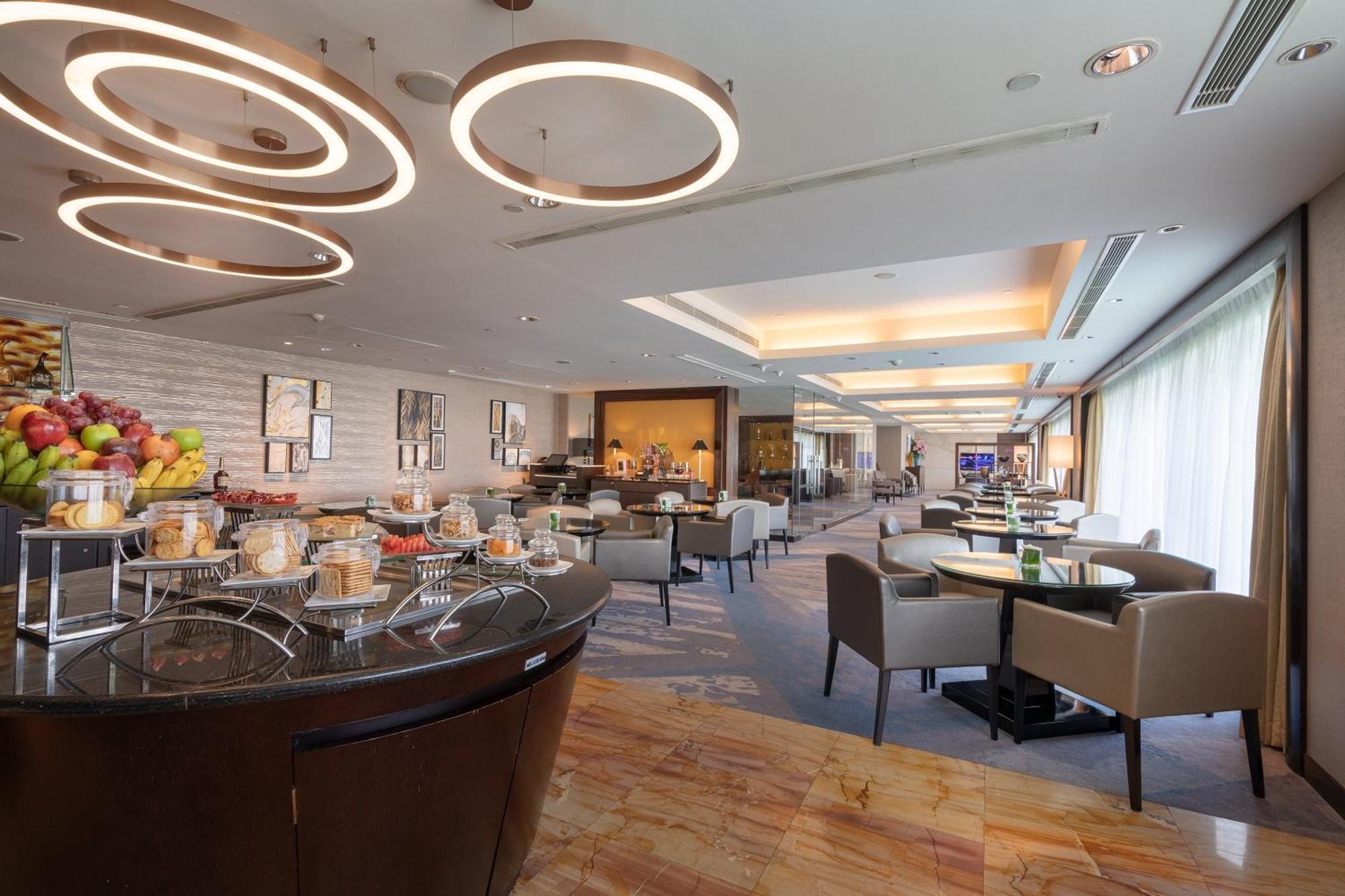Cinnamon Grand Colombo Exterior foto The lounge at the airport