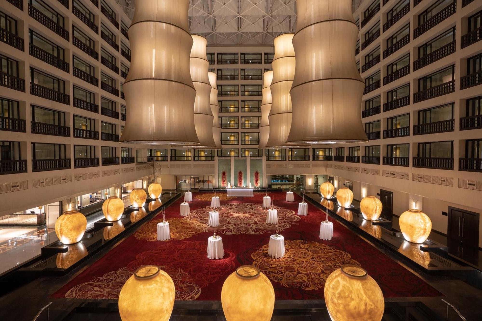 Cinnamon Grand Colombo Exterior foto The hotel's lobby