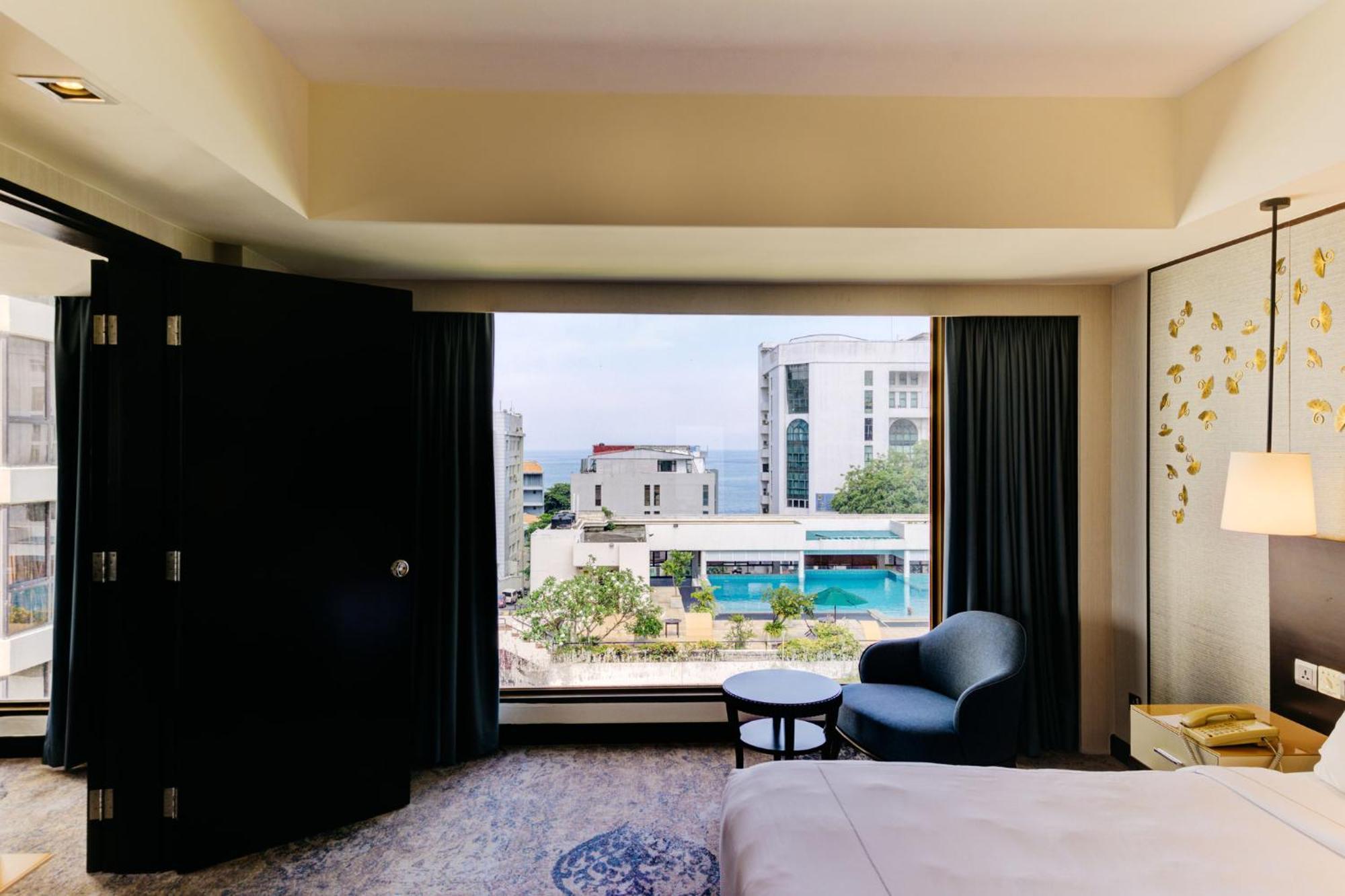 Cinnamon Grand Colombo Exterior foto A room at the hotel